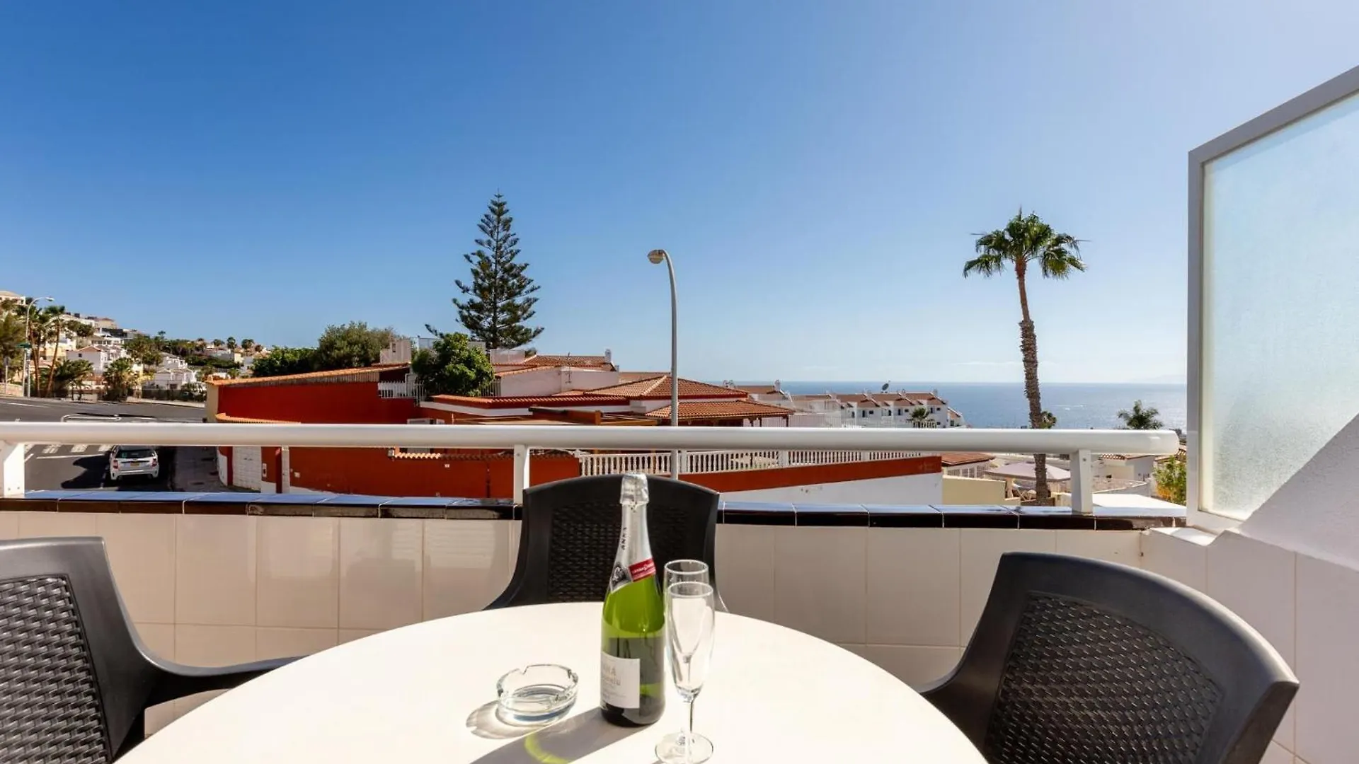 Colina Blanca 209 Precious Apartment 阿德耶