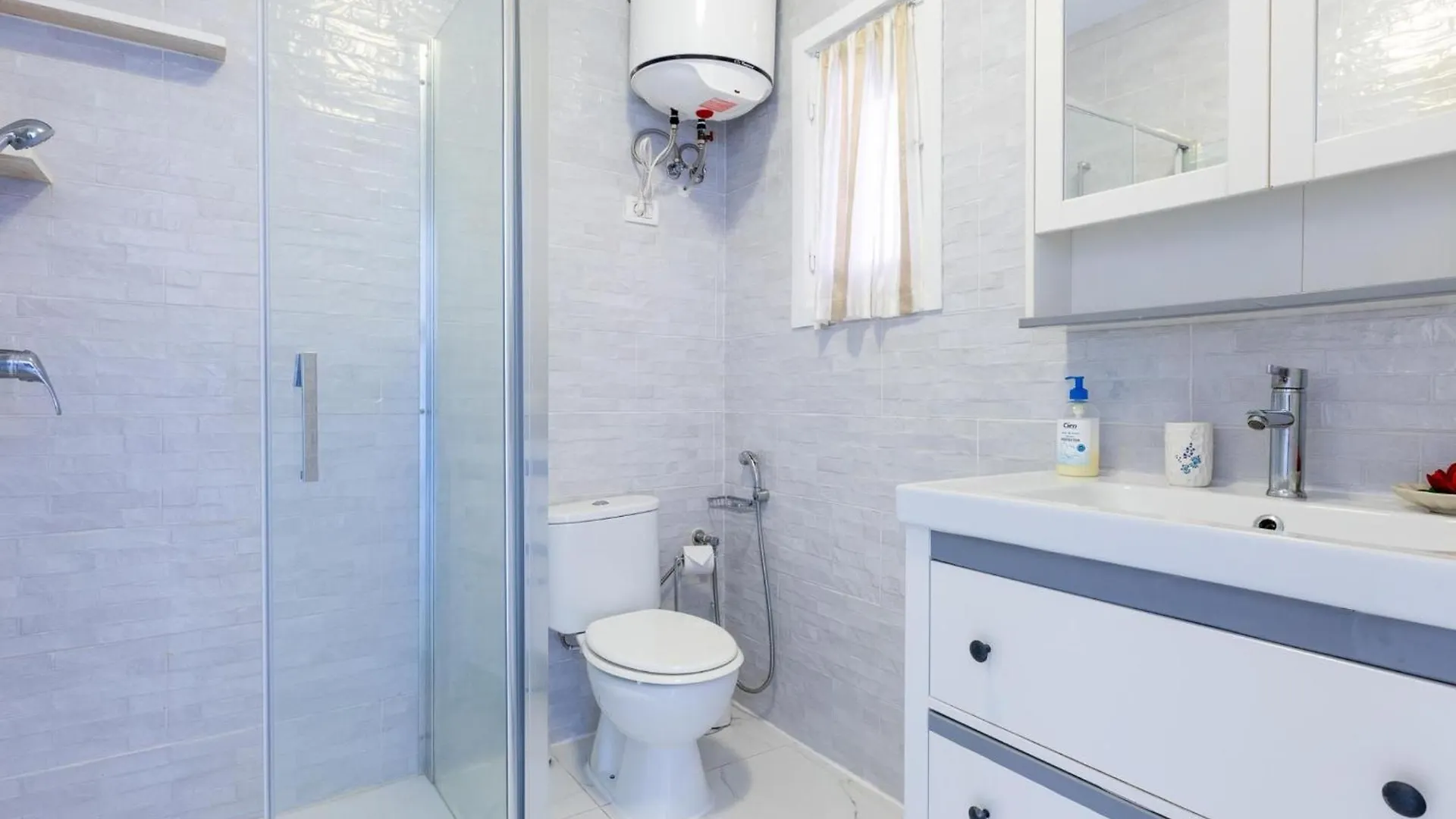 Colina Blanca 209 Precious Apartment 阿德耶 0*,